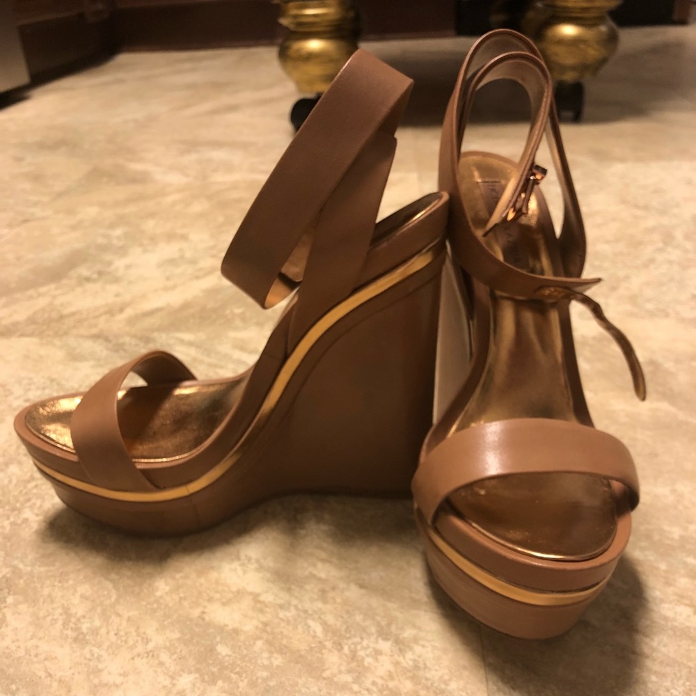 Brand new BCBG tan/gold wedges